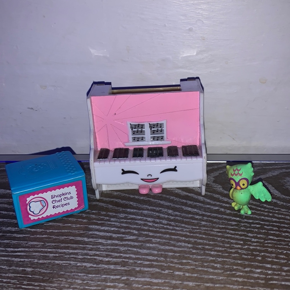 Shopkin accessories plus 1 shopkin